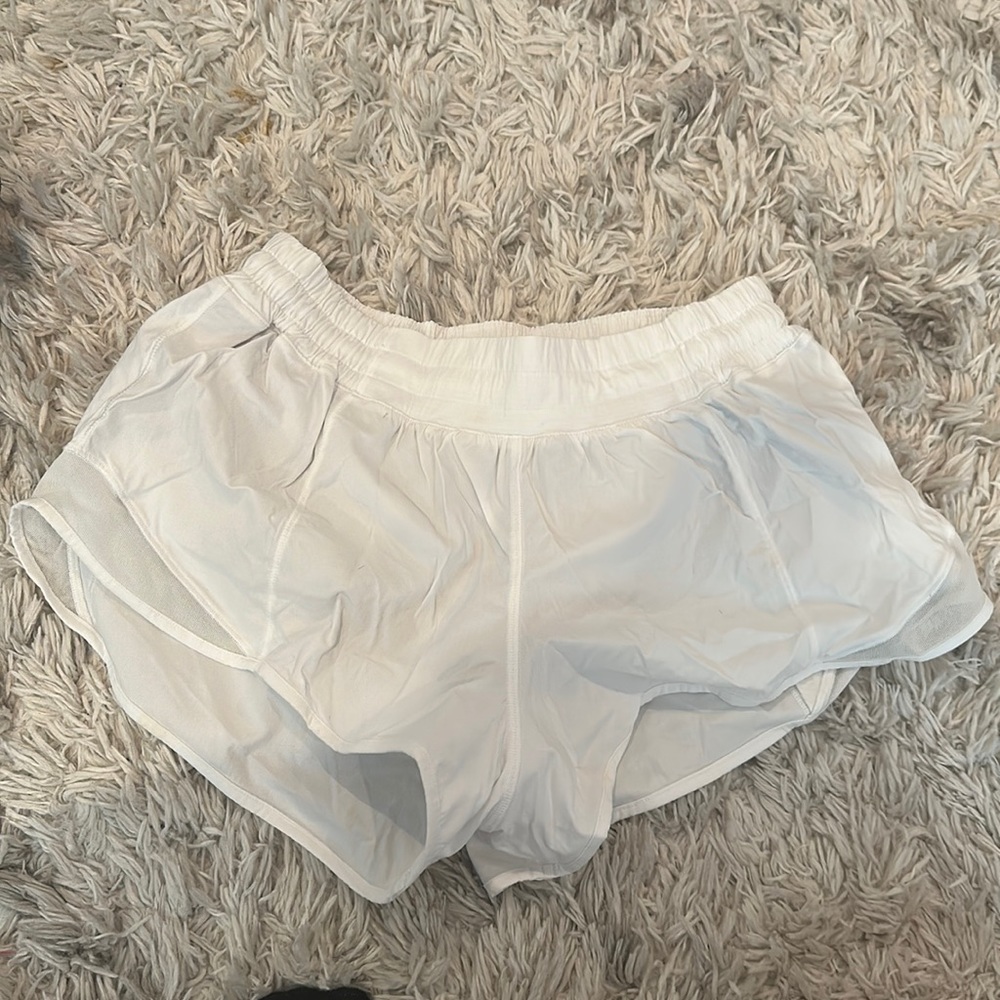 Lulu Lemon Hotty Hot lined 2.5” short